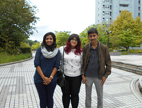（左から）ジャラカティル　アブドゥラクティ　ベイビ　ジリヤさん、パラン　ウナティ　サンジャイさん、バラクリシナン　サラバナンさん