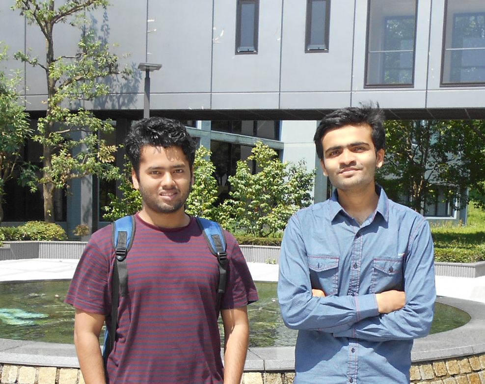 (From the left) Mr. Ghaffar Abdul and Mr. Abhishek Raghav (Prof. Maezono’s lab)