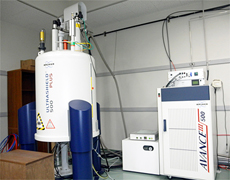 核磁気共鳴スペクトル測定装置・NMR 500 MHz (Bruker AVANCE Ⅲ)