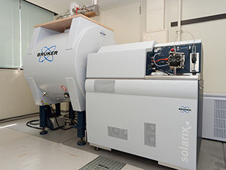 フーリエ変換イオンサイクロトロン共鳴質量分析計・FT-ICR MS (Fourier transform ion cyclotron resonance mass spectrometry) (ブルカーダルトニクス社 Solarix-JA) 