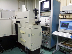 ラマン散乱分析装置（HORIBA-JY T64000）