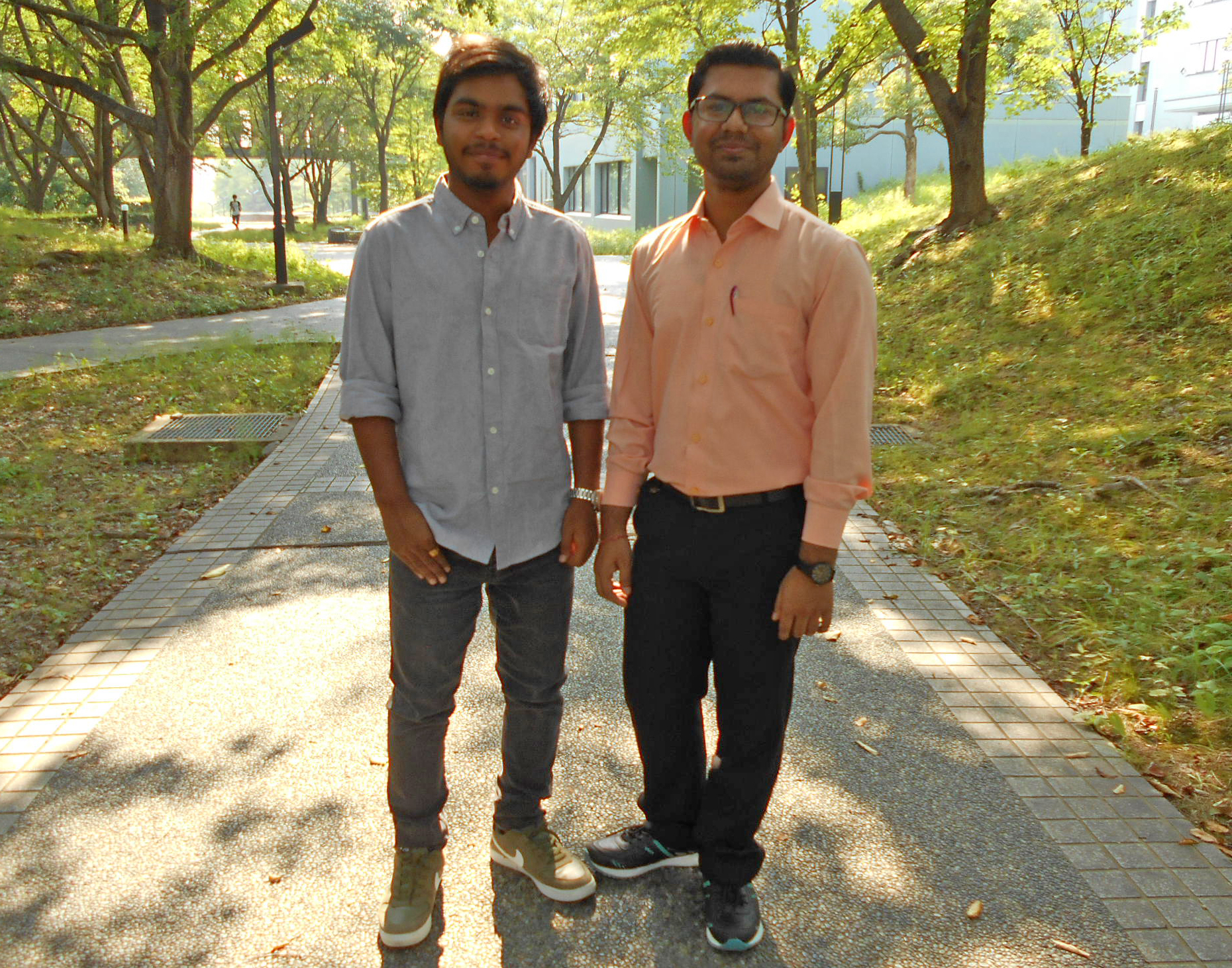 (From the left)Mr. Maruthi Kumar Pabba (Prof. Tsukahara's lab)Mr. Kamal Kant Chandra (Prof. Mizuta's lab)