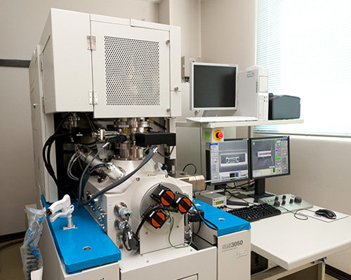 Focused ion beam system (FIB)