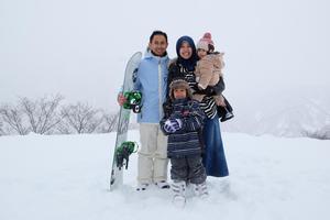 hasan-snowboard.JPG