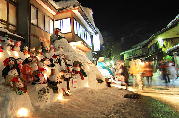 Yukidaruma_Matsuri_Shiramine_2011.jpg